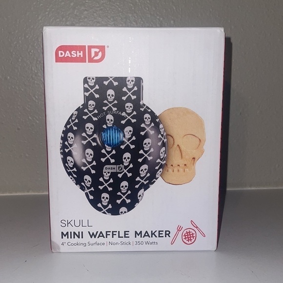 NEW ~ Dash SKULL Mini Waffle Maker 4" Non-Stick Cooking Surface black - Picture 5 of 5